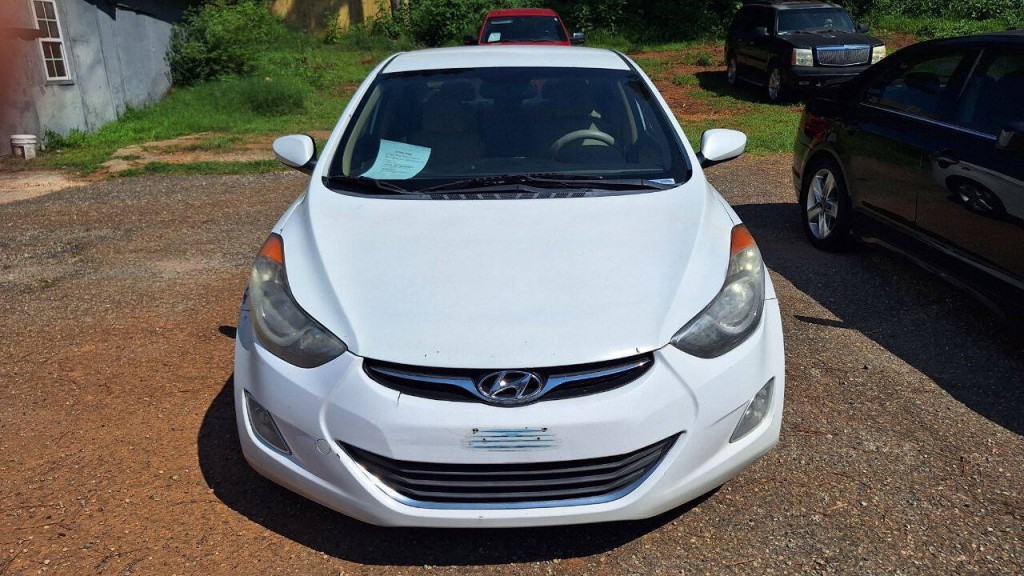 2013 Hyundai Elantra Image 2
