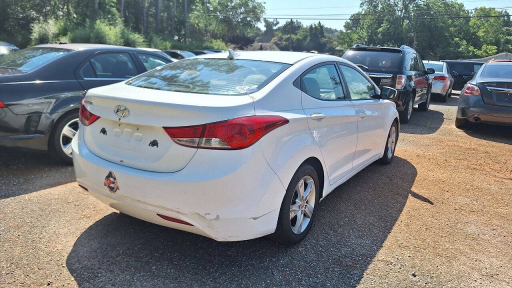 2013 Hyundai Elantra Image 4