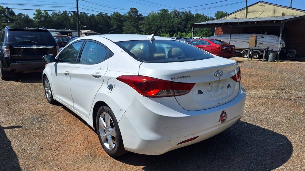 2013 Hyundai Elantra Image 6