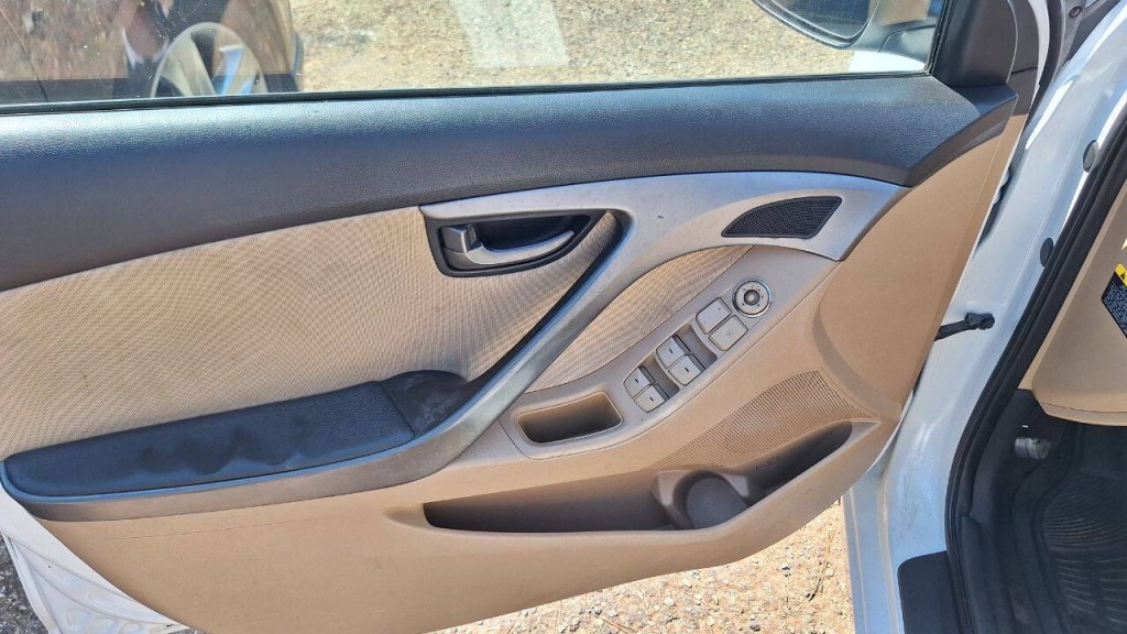 2013 Hyundai Elantra Image 7