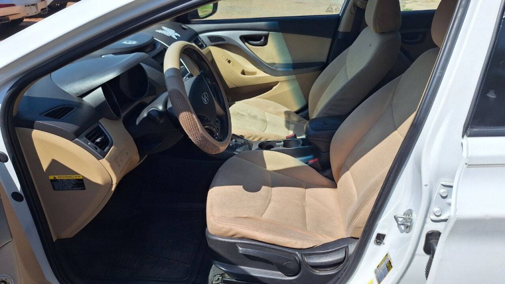 2013 Hyundai Elantra Image 8