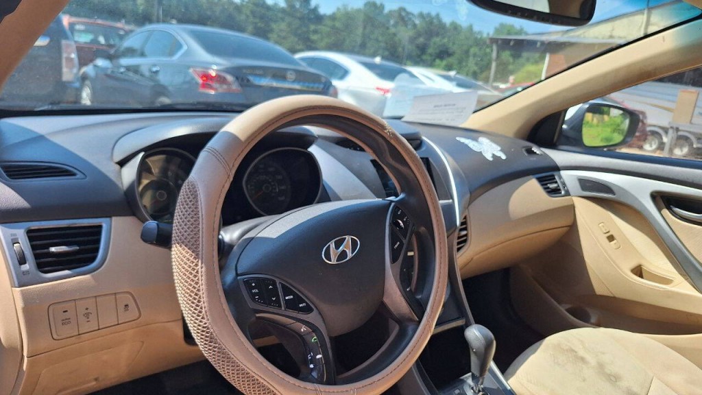 2013 Hyundai Elantra Image 10
