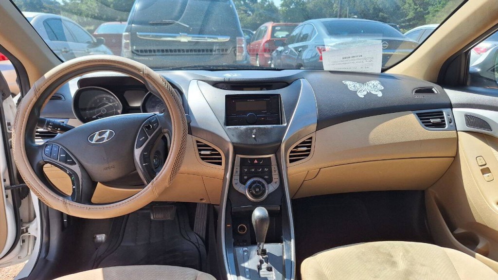 2013 Hyundai Elantra Image 13