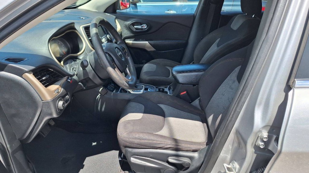 2018 Jeep Cherokee Image 9