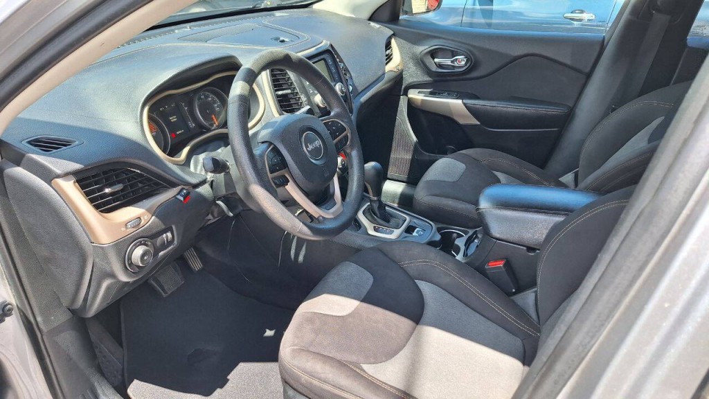 2018 Jeep Cherokee Image 10