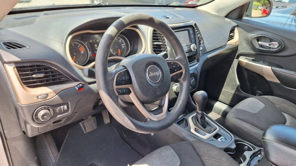 2018 Jeep Cherokee Image 11