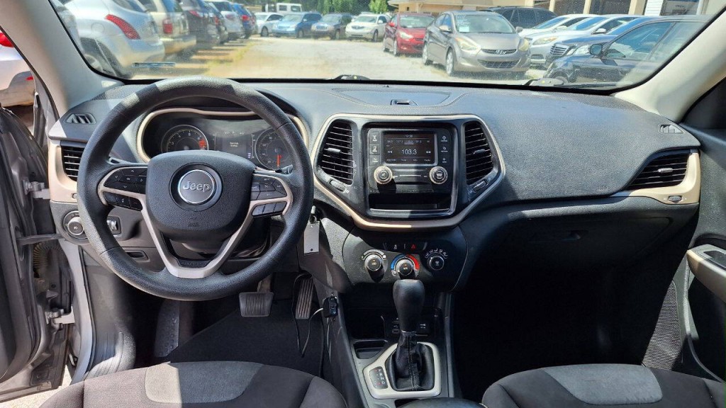 2018 Jeep Cherokee Image 12