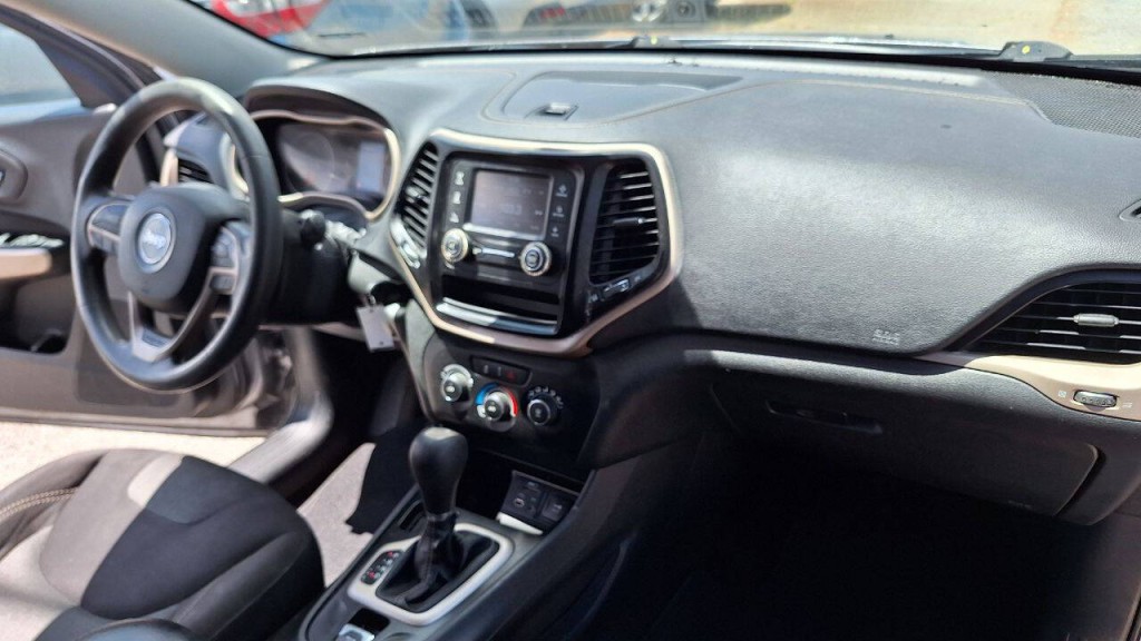 2018 Jeep Cherokee Image 18