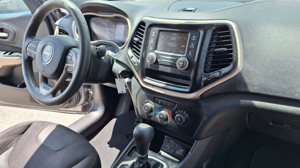 2018 Jeep Cherokee Image 19