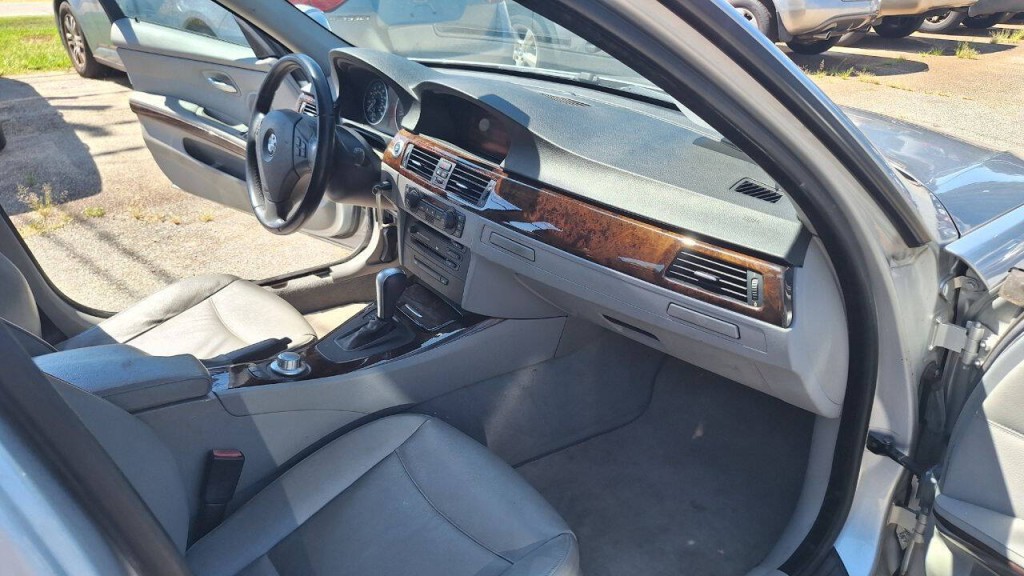 2006 BMW 3 Series Image 16