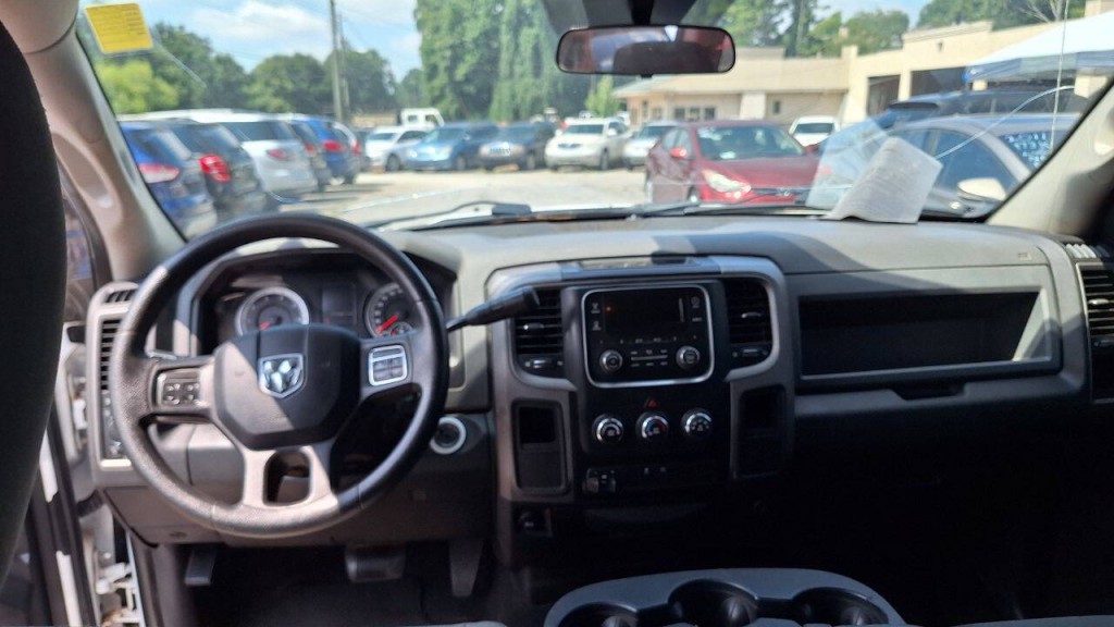 2015 RAM 1500 Image 9