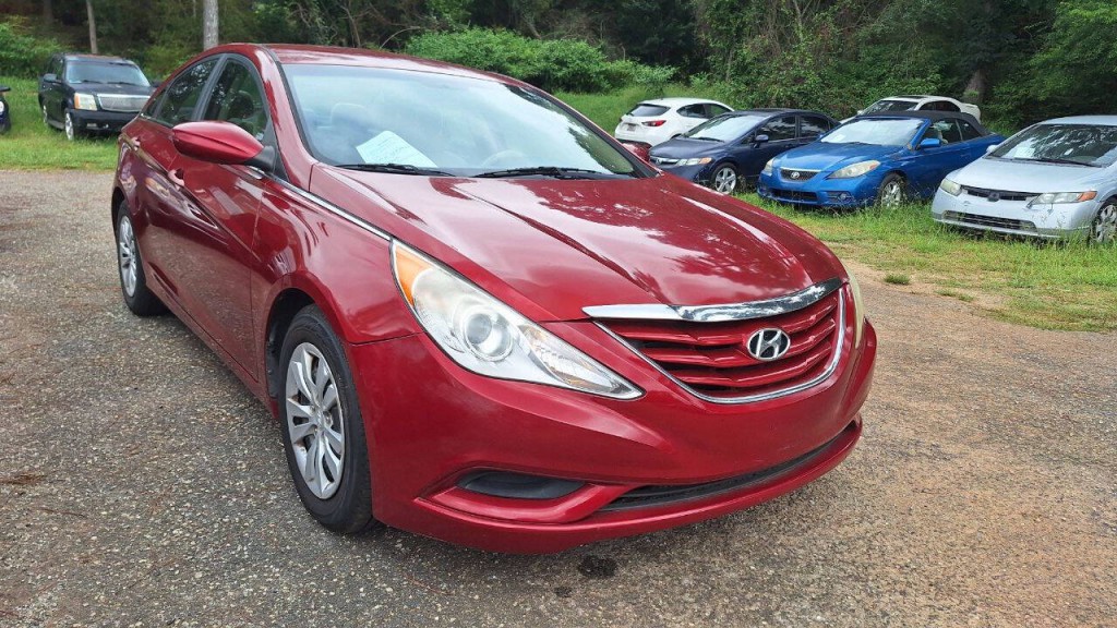 2011 Hyundai Sonata Image 2