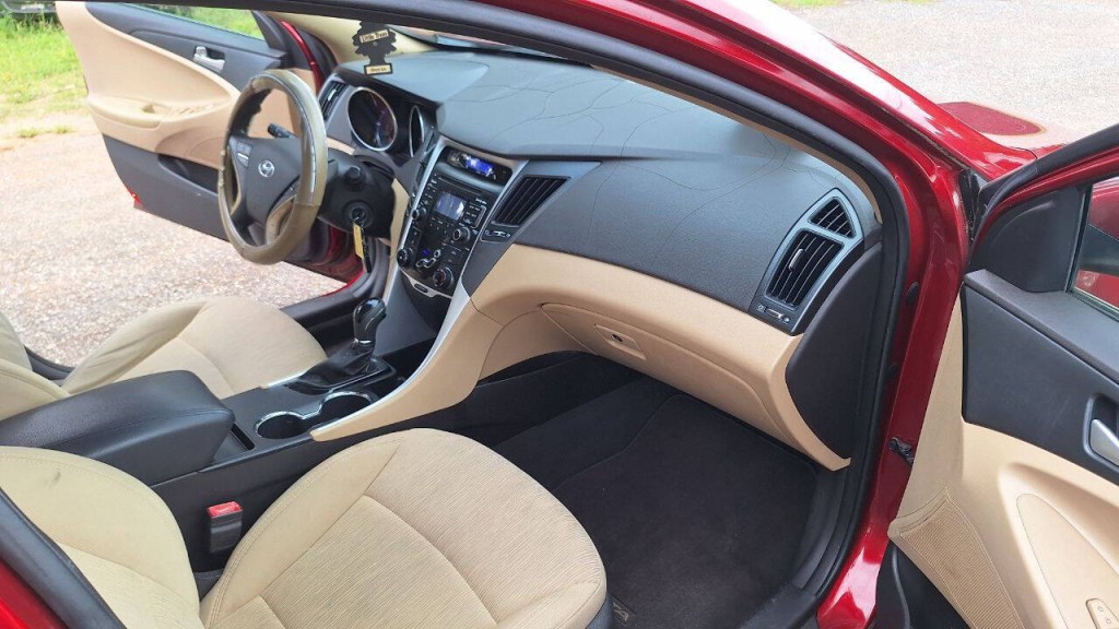 2011 Hyundai Sonata Image 16