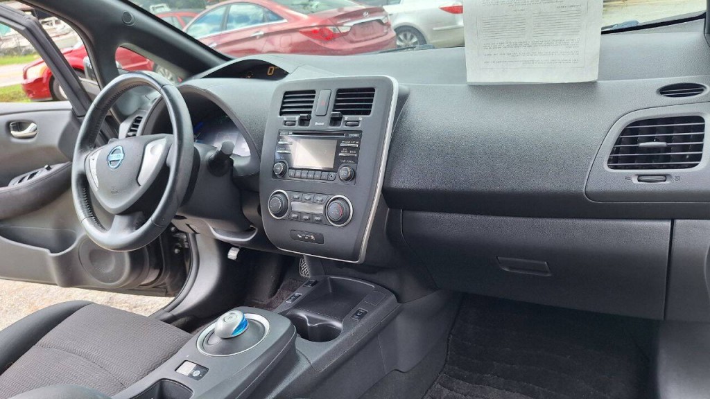 2013 Nissan Leaf Image 16