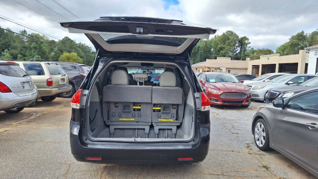 2011 Toyota Sienna Image 5