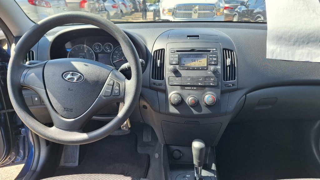 2012 Hyundai Elantra Image 11