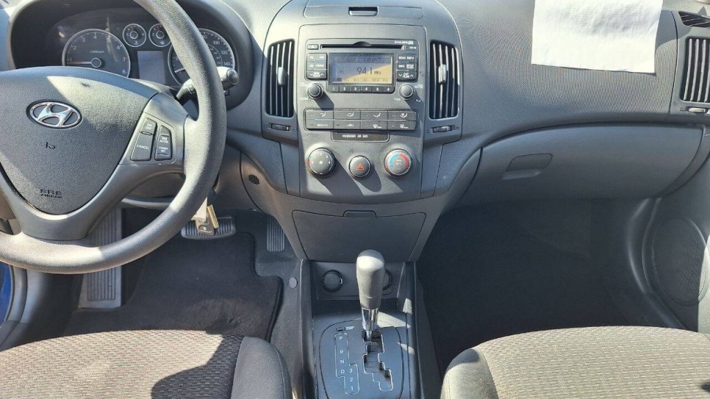 2012 Hyundai Elantra Image 12
