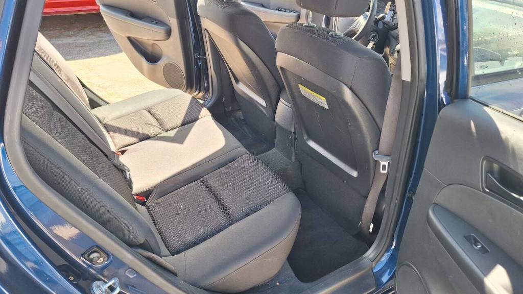 2012 Hyundai Elantra Image 16