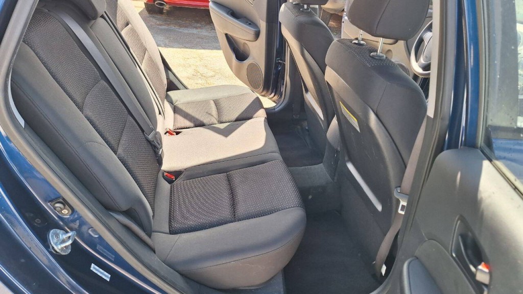 2012 Hyundai Elantra Image 17