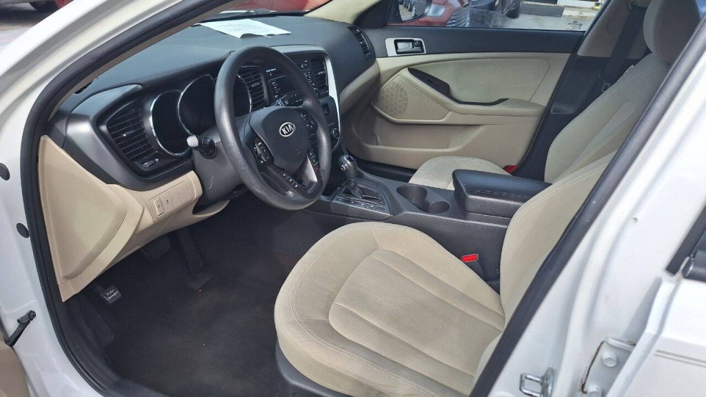 2011 Kia Optima Image 9
