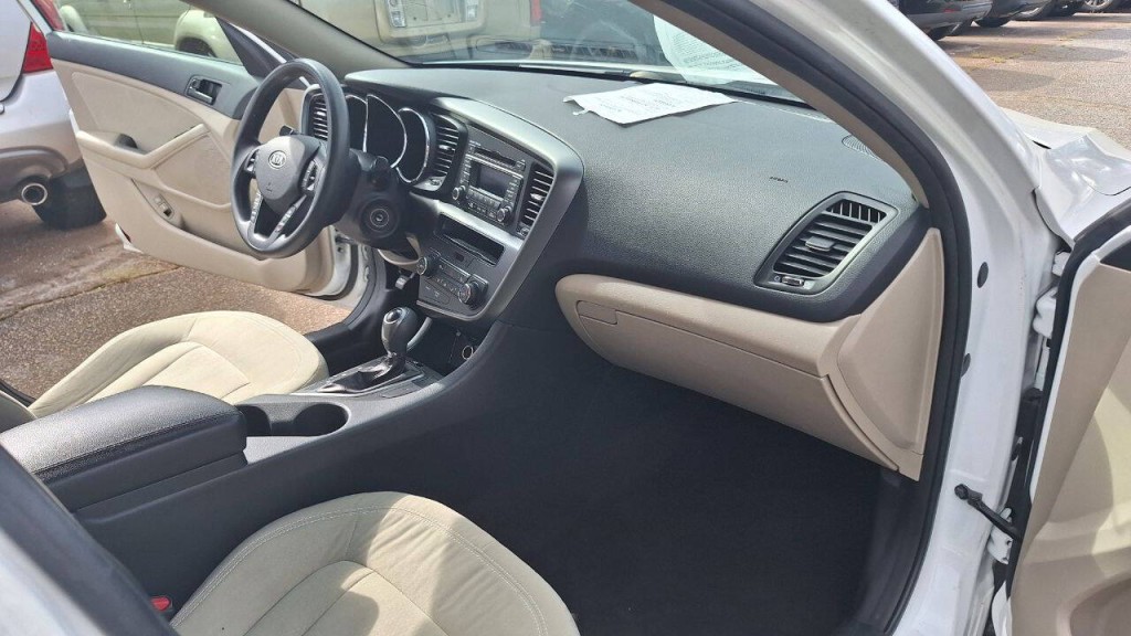 2011 Kia Optima Image 16