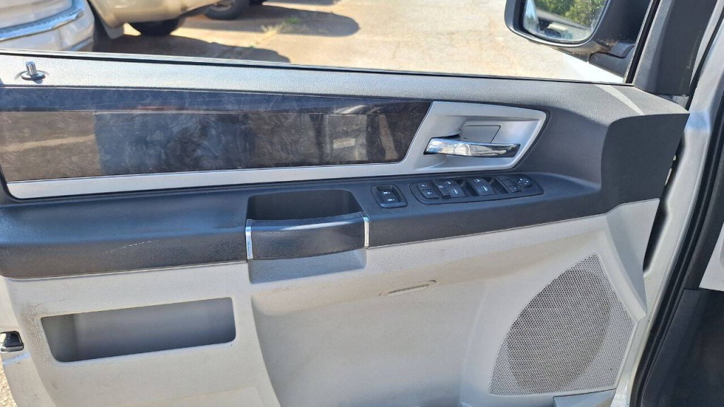 2010 Dodge Grand Caravan Image 7
