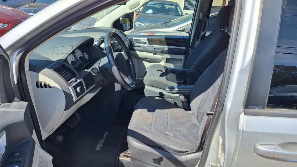 2010 Dodge Grand Caravan Image 8