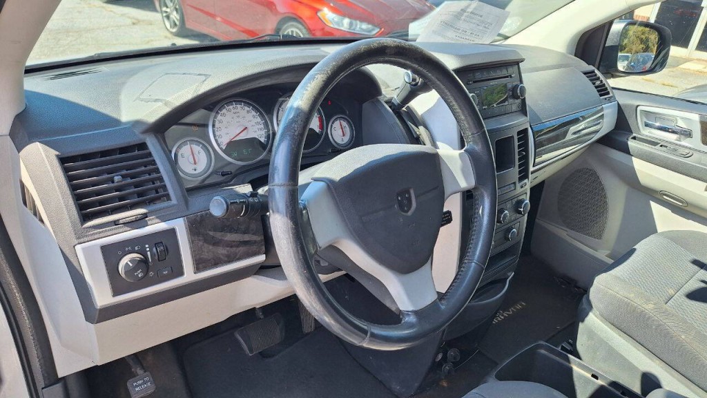 2010 Dodge Grand Caravan Image 11