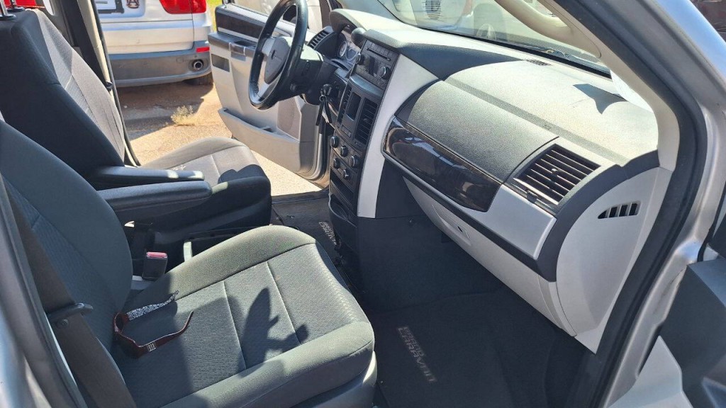 2010 Dodge Grand Caravan Image 16