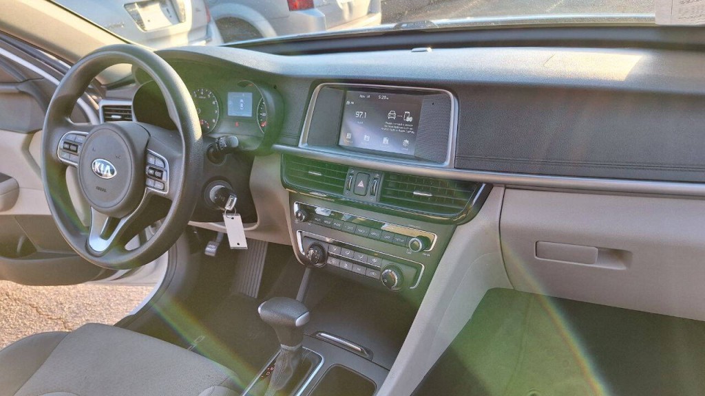 2018 Kia Optima Image 17