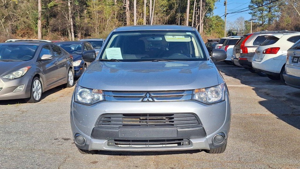 2015 Mitsubishi Outlander Image 2