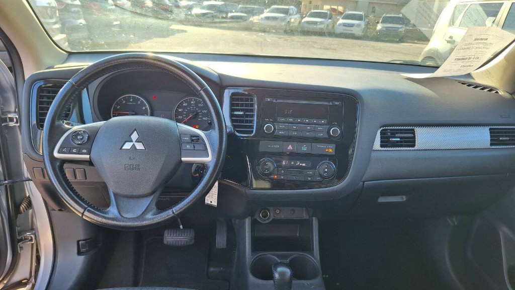 2015 Mitsubishi Outlander Image 13