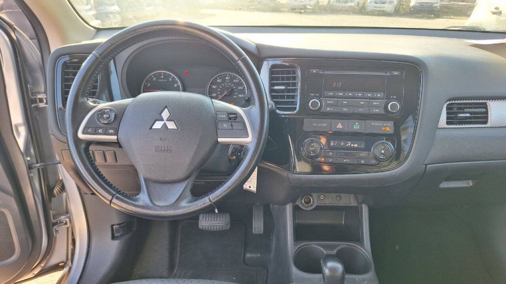 2015 Mitsubishi Outlander Image 14
