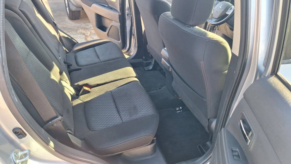 2015 Mitsubishi Outlander Image 18