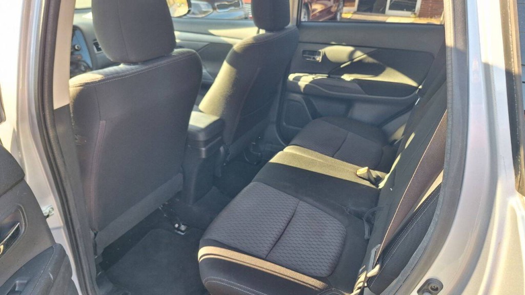 2015 Mitsubishi Outlander Image 19