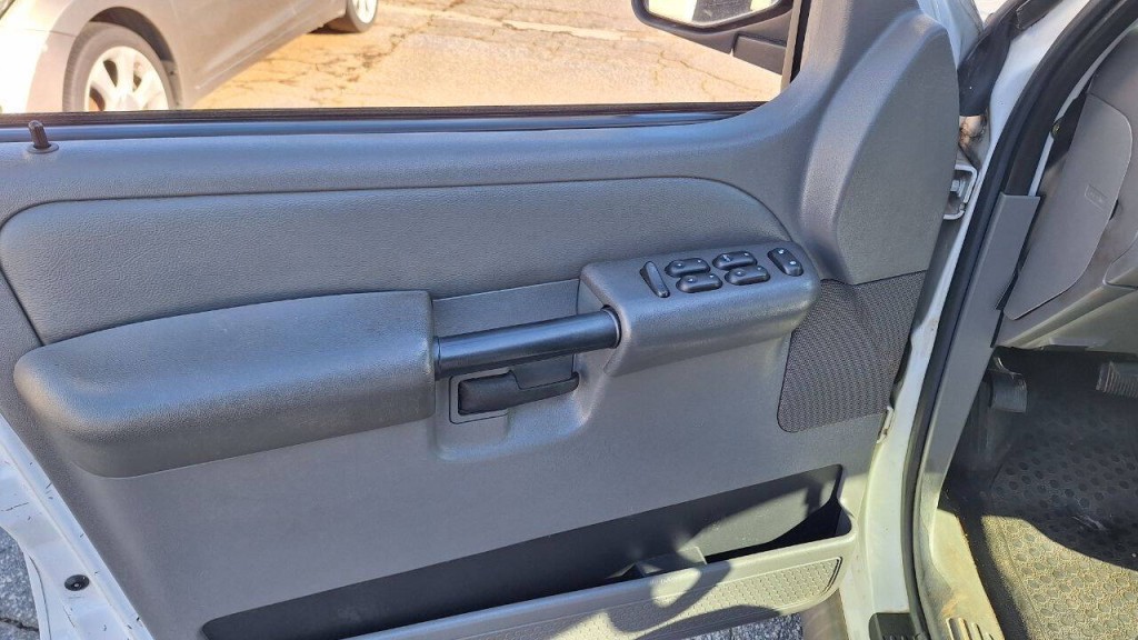 2005 Ford Explorer Image 7
