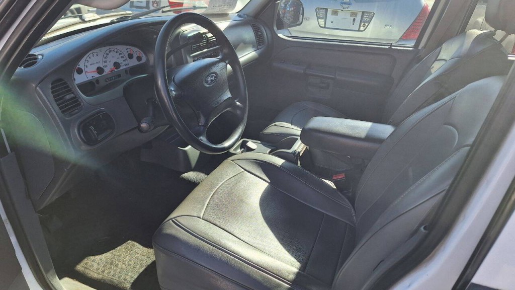 2005 Ford Explorer Image 9
