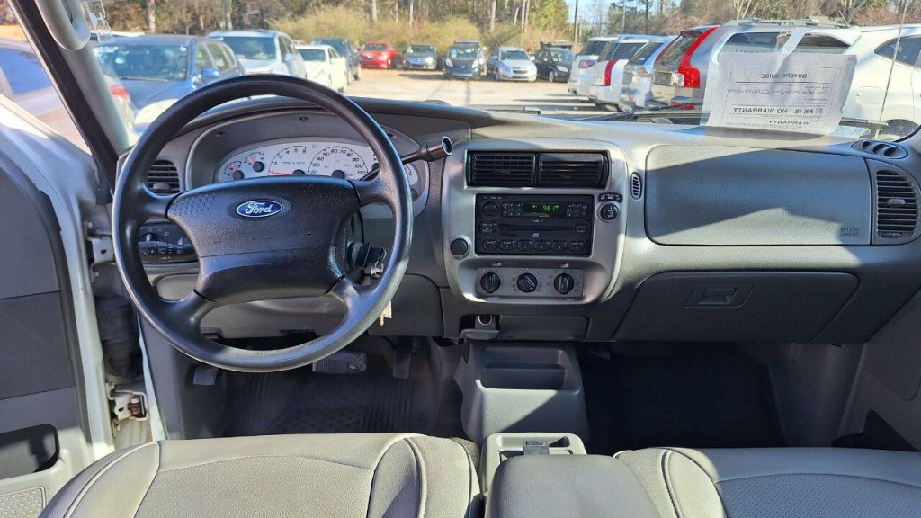 2005 Ford Explorer Image 11