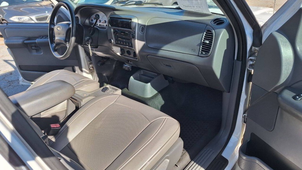 2005 Ford Explorer Image 14