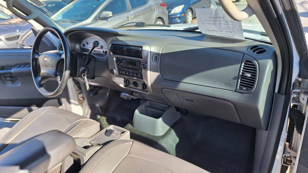 2005 Ford Explorer Image 15