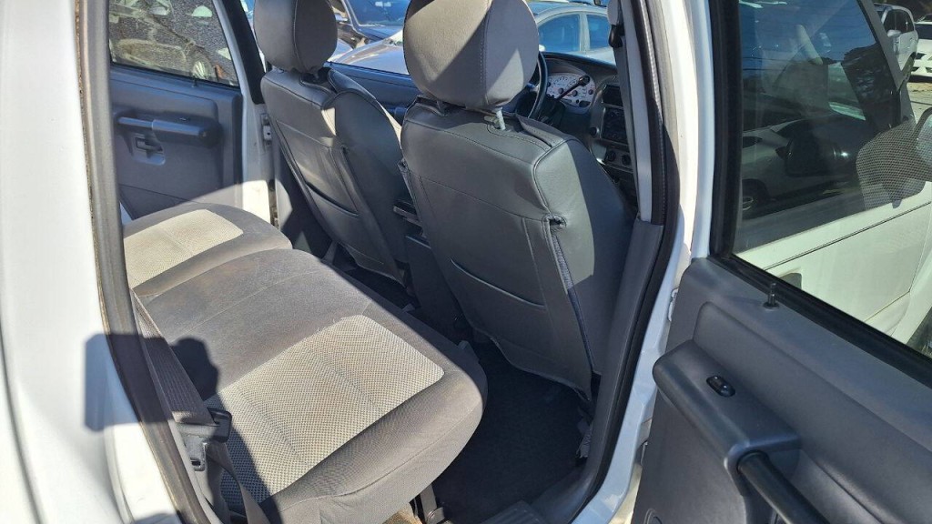 2005 Ford Explorer Image 17