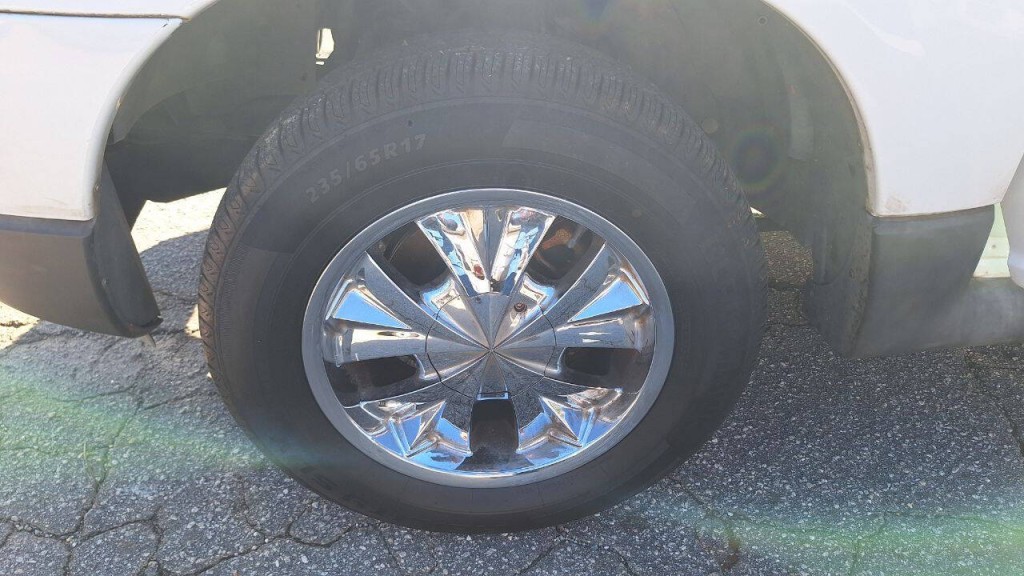 2005 Ford Explorer Image 21