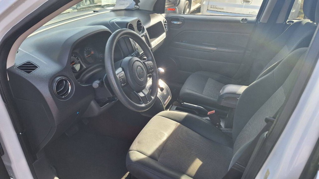 2014 Jeep Compass Image 9