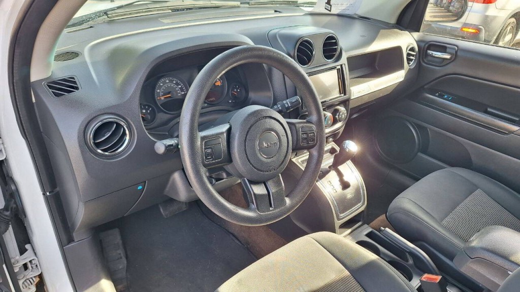 2014 Jeep Compass Image 10