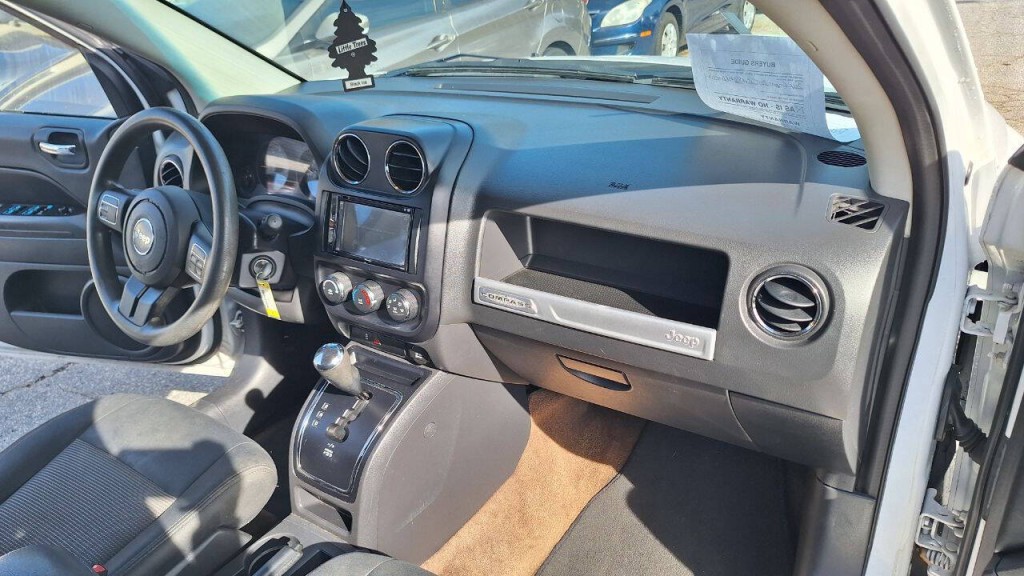 2014 Jeep Compass Image 16