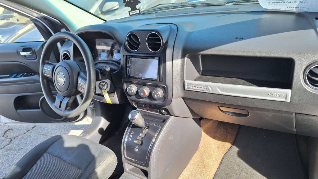 2014 Jeep Compass Image 17