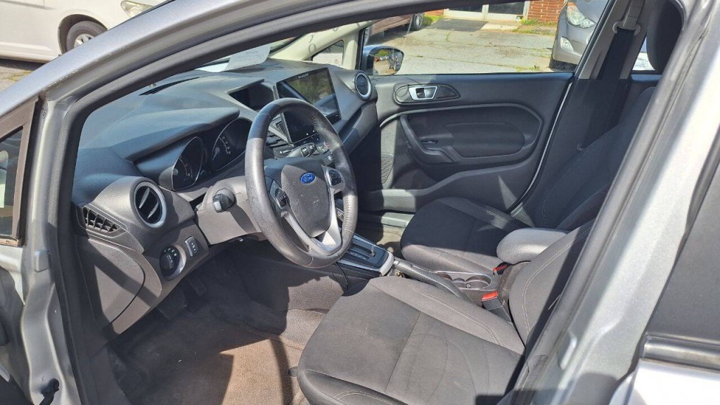 2016 Ford Fiesta Image 9