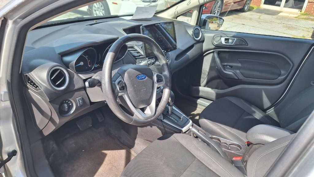 2016 Ford Fiesta Image 10