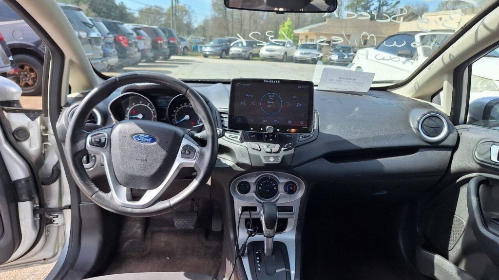 2016 Ford Fiesta Image 12