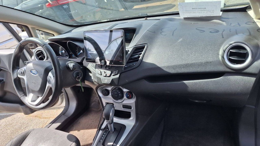 2016 Ford Fiesta Image 19